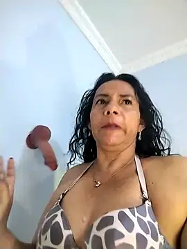 AlexaNovoa  online show from December 23, 1:53 am