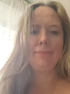 Snapshot of Irina3718 chatting on October 17, 1:36 pm Irina3718 online show from October 17, 1:36 pm