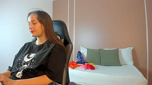 sophia martinezz  online show from September 16, 7:00 pm