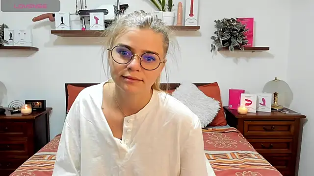 HaleyReedme online show from October 5, 9:47 am