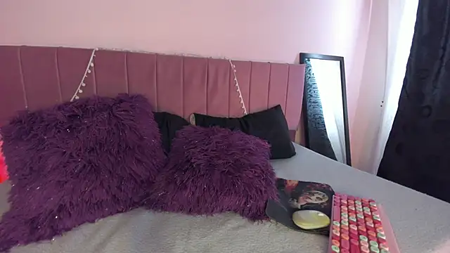 kitty-kryss online show from February 18, 5:12 pm