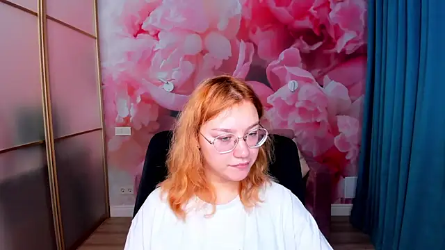 AngelinaLow online show from December 21, 6:28 am