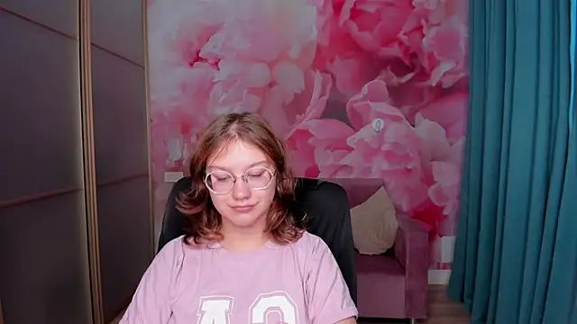 AngelinaLow online show from November 4, 12:32 pm