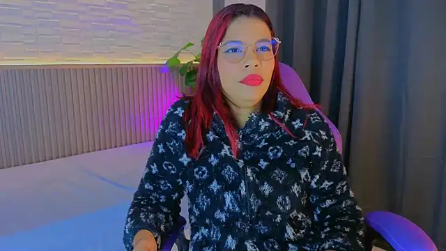 TiffanyWalk online show from October 1, 11:59 am