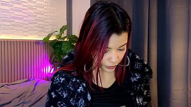 TiffanyWalk online show from October 23, 12:00 pm