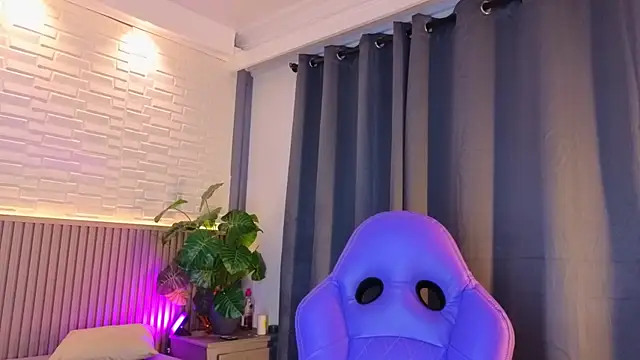 TiffanyWalk online show from December 2, 10:50 am