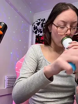 SpaceCowWhore online show from February 17, 5:01 pm