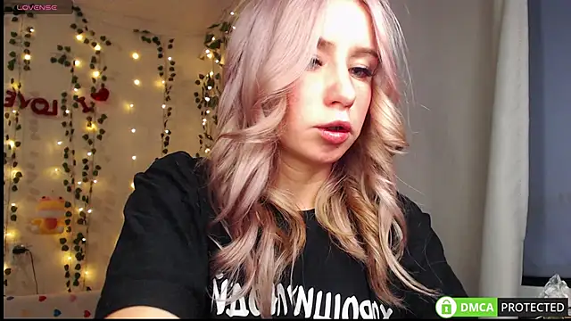 Snapshot of Mia__Kitty chatting on September 21, 3:43 pm Mia  Kitty online show from September 21, 3:43 pm