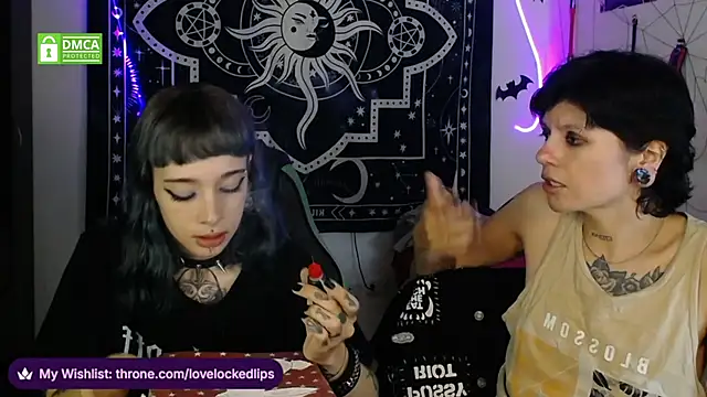 lovelockedlips online show from November 27, 3:53 am