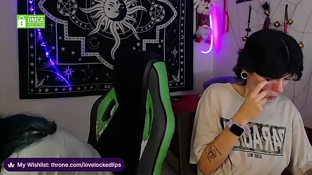 lovelockedlips online show from December 18, 1:43 am