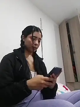 Emilybutterfly1 online show from September 25, 12:43 am