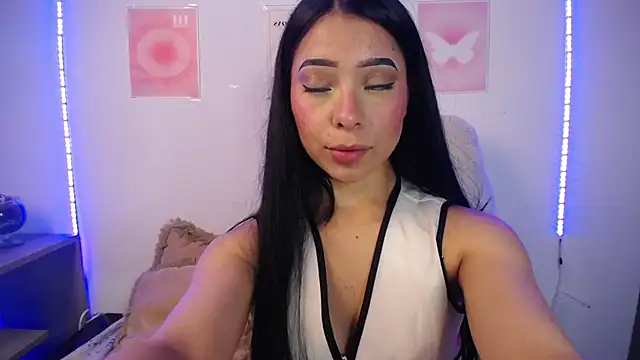 Emilybutterfly1 online show from November 29, 3:21 am