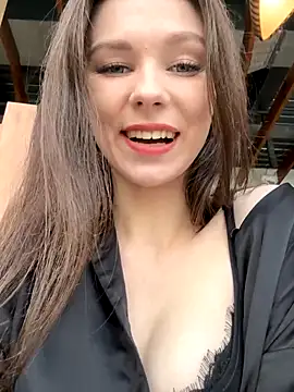 MilaBee online show from October 31, 9:02 am