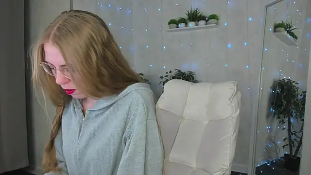 Snapshot of Joann_Shermann chatting on October 22, 1:10 am Joann Shermann online show from October 22, 1:10 am