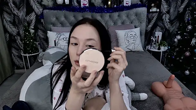 CarolineTenders online show from December 16, 1:33 am