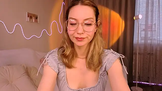 Lilo Sims online show from October 3, 2:38 am