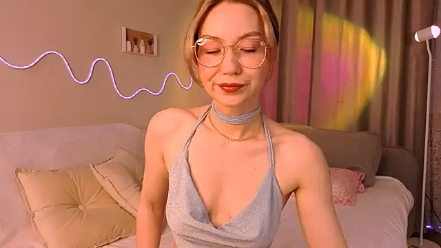 Lilo Sims online show from September 29, 1:00 am