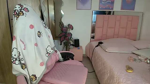 lunesweet online show from December 20, 9:52 pm