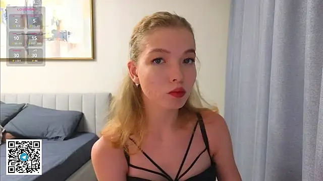 Snapshot of EmilyLuv chatting on October 9, 6:23 pm EmilyLuv online show from October 9, 6:23 pm