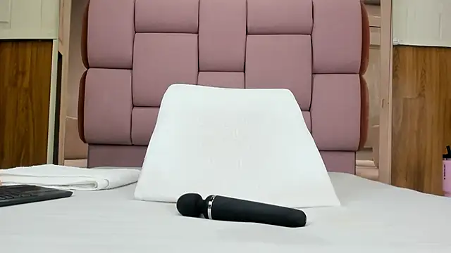 sophiaarenas online show from November 24, 1:35 pm