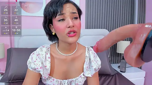 mia poppy  online show from December 19, 3:10 am