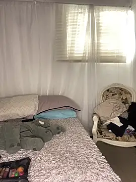 Mia  Gray online show from November 18, 5:58 pm