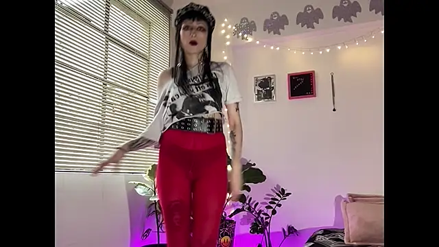 ELENA UMBRA online show from December 17, 8:35 pm