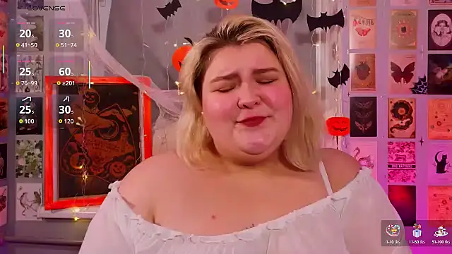 Snapshot of Ellabigbaby chatting on October 31, 1:26 pm Ellabigbaby online show from October 31, 1:26 pm