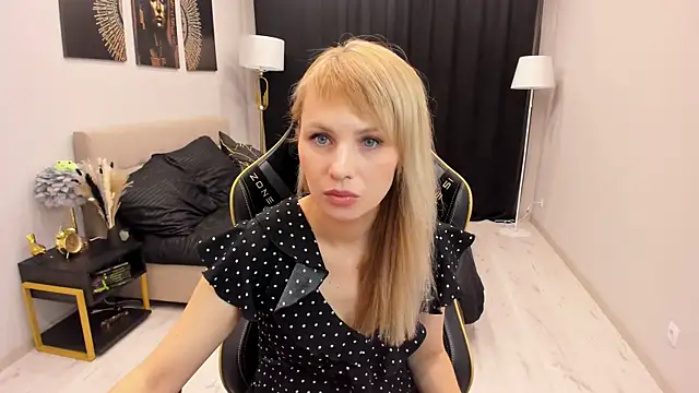 LindaSandy 1 online show from September 22, 6:01 am