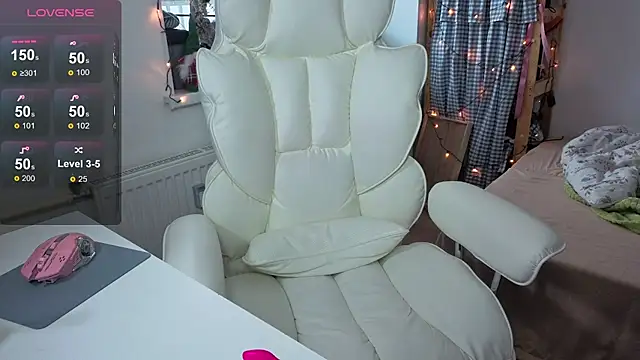 urstripchatgf online show from February 27, 9:42 am