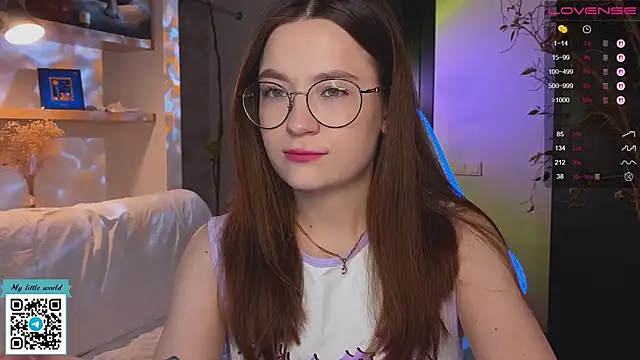 mia here online show from November 24, 2:24 am