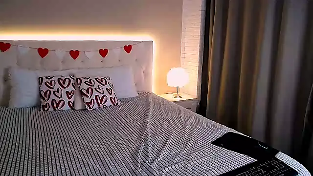 MonikaBelachi online show from February 17, 6:24 am