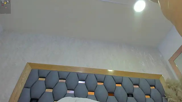 juliette pretty  online show from February 28, 8:30 pm