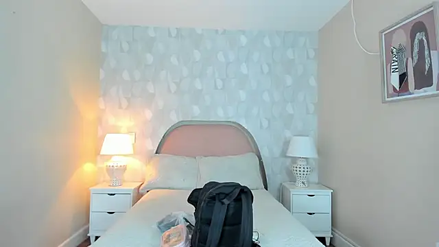 isabella milf  online show from December 22, 7:06 pm