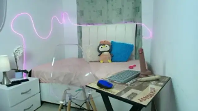 Andre lezcano online show from December 18, 8:13 pm