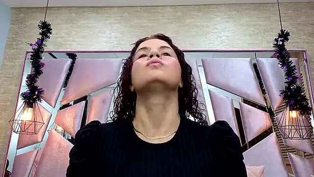 ThaliaCross online show from December 3, 7:49 pm