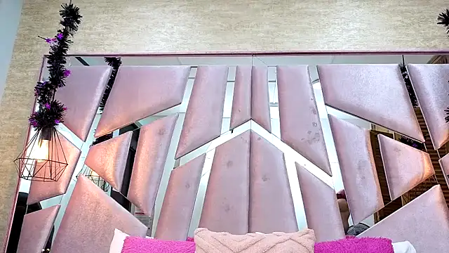 ThaliaCross online show from November 27, 8:01 pm