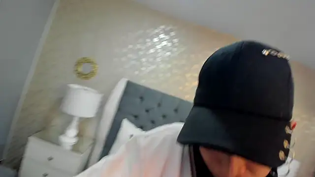 ZoeKrug online show from September 20, 12:03 pm