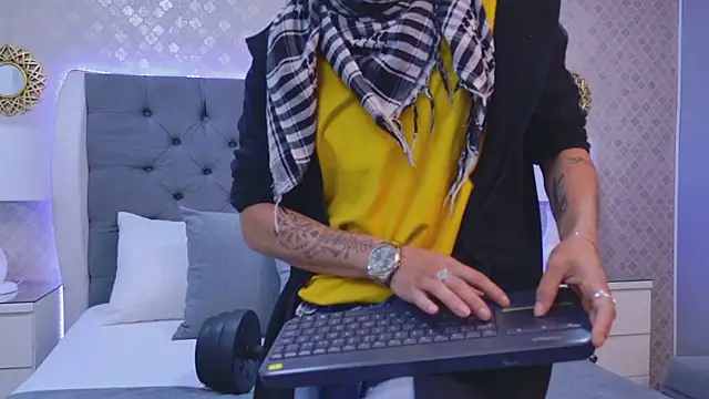 ZoeKrug online show from November 15, 12:17 pm