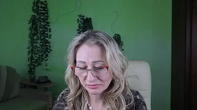 Snapshot of Habibi_Honeyy chatting on October 21, 10:52 am Habibi Honeyy online show from October 21, 10:52 am