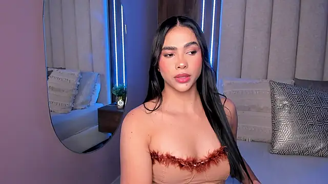 LucySalvatore  online show from December 5, 5:58 pm