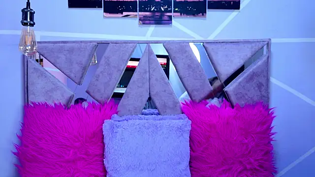 Snapshot of megha_noa chatting on October 24, 7:54 pm megha noa online show from October 24, 7:54 pm