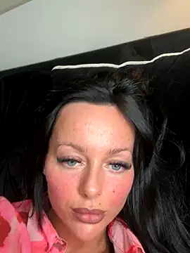 Snapshot of juicylucie chatting on October 17, 10:57 pm juicylucie online show from October 17, 10:57 pm