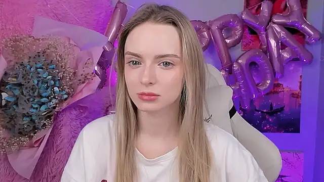 Snapshot of JuliaBrewwer chatting on September 25, 11:53 am JuliaBrewwer online show from September 25, 11:53 am