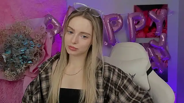 Snapshot of JuliaBrewwer chatting on September 11, 5:41 am JuliaBrewwer online show from September 11, 5:41 am