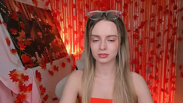 Snapshot of JuliaBrewwer chatting on October 11, 12:30 pm JuliaBrewwer online show from October 11, 12:30 pm