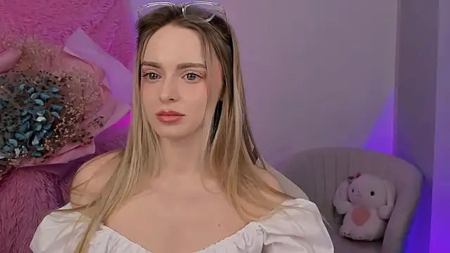 Snapshot of JuliaBrewwer chatting on October 6, 12:11 pm JuliaBrewwer online show from October 6, 12:11 pm