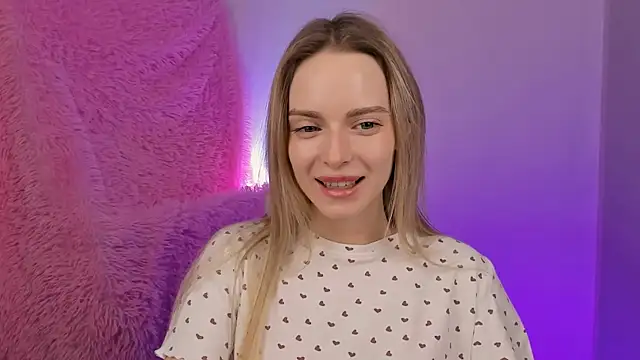 Snapshot of JuliaBrewwer chatting on October 2, 5:07 pm JuliaBrewwer online show from October 2, 5:07 pm