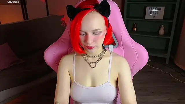 NaomiYoru online show from October 3, 8:36 pm