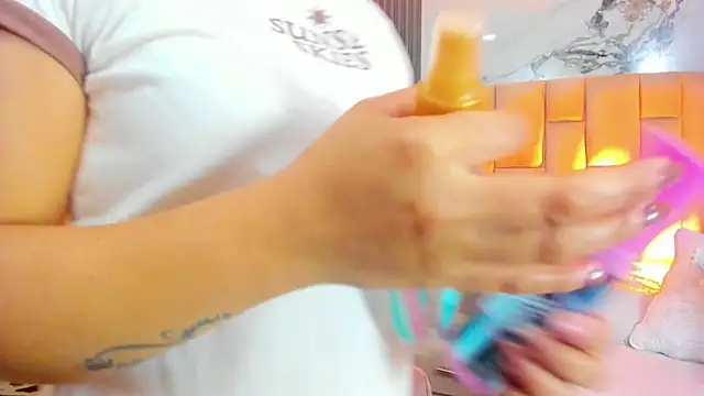 cloesummerr  online show from February 15, 12:48 pm